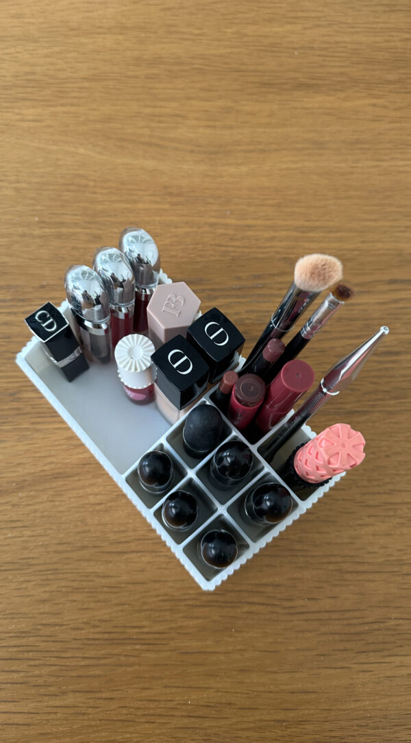 Makeup organizer